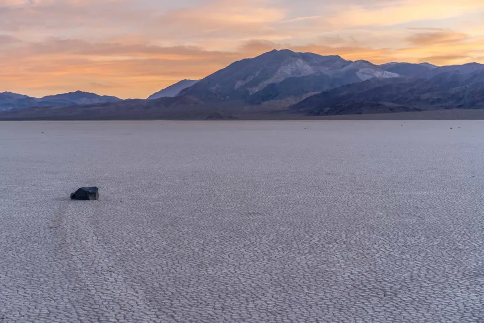 Weite Wüstenlandschaft im Death Valley National Park