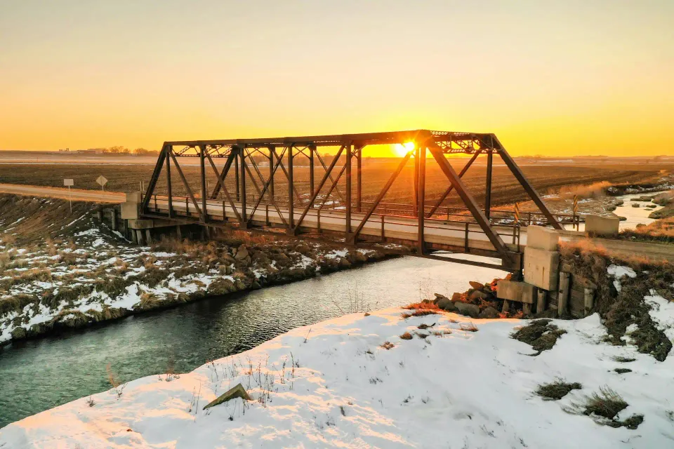 Brücke und Flusslandschaft in Iowa