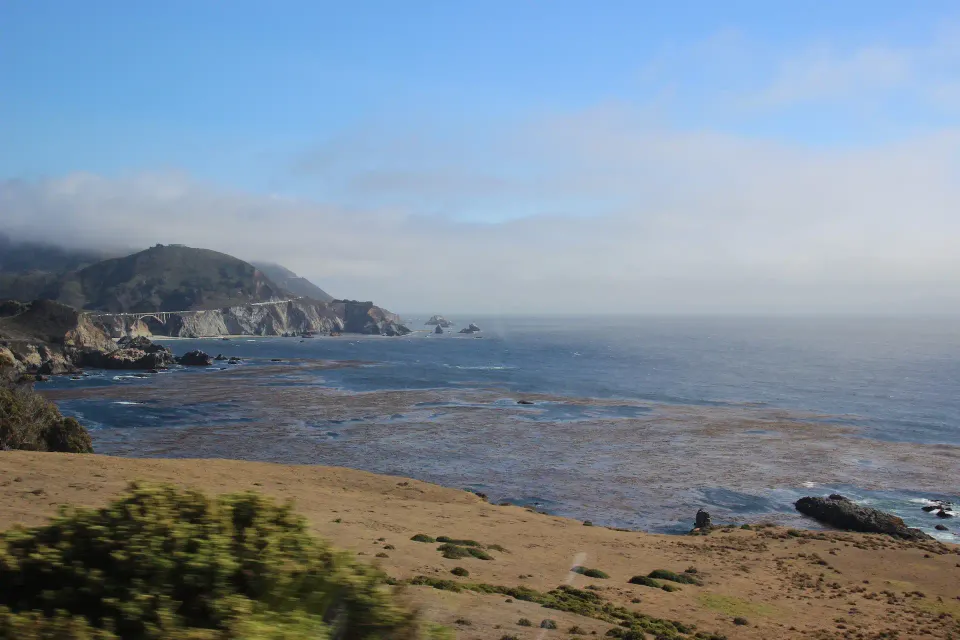 Felsküste und Brücke am Highway 1 auf meiner Reise von 2013