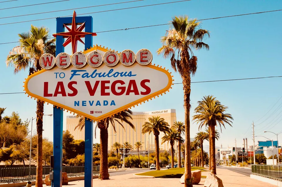 Blick auf Las Vegas mit Hotels und Lichtern