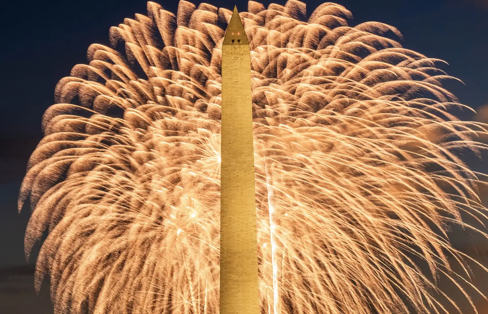 Feuerwerk am Washington Monument zum Fourth of July Feuerwerk am Washington Monument zum Fourth of July