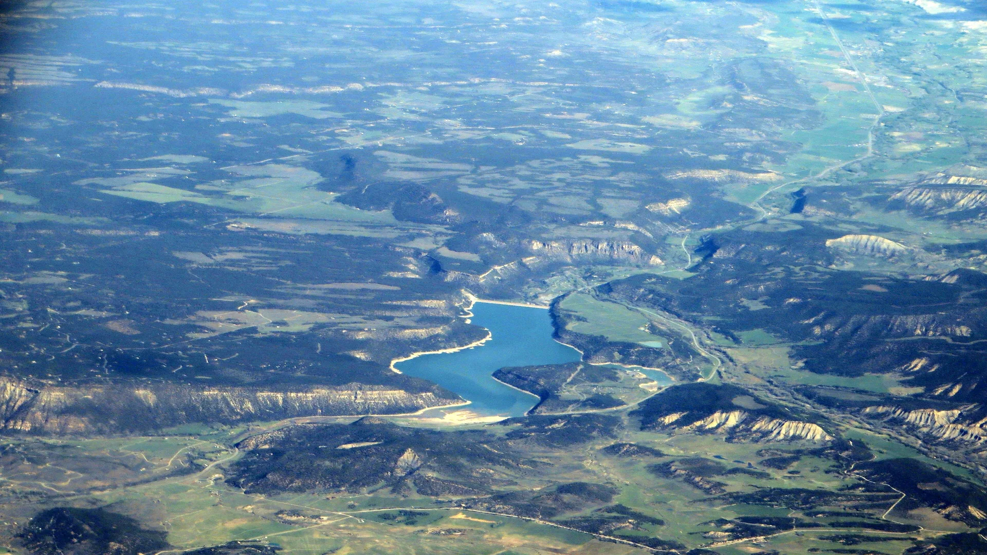 Ridgway Reservoir zwischen den weiten Berglandschaften im Südwesten Colorados