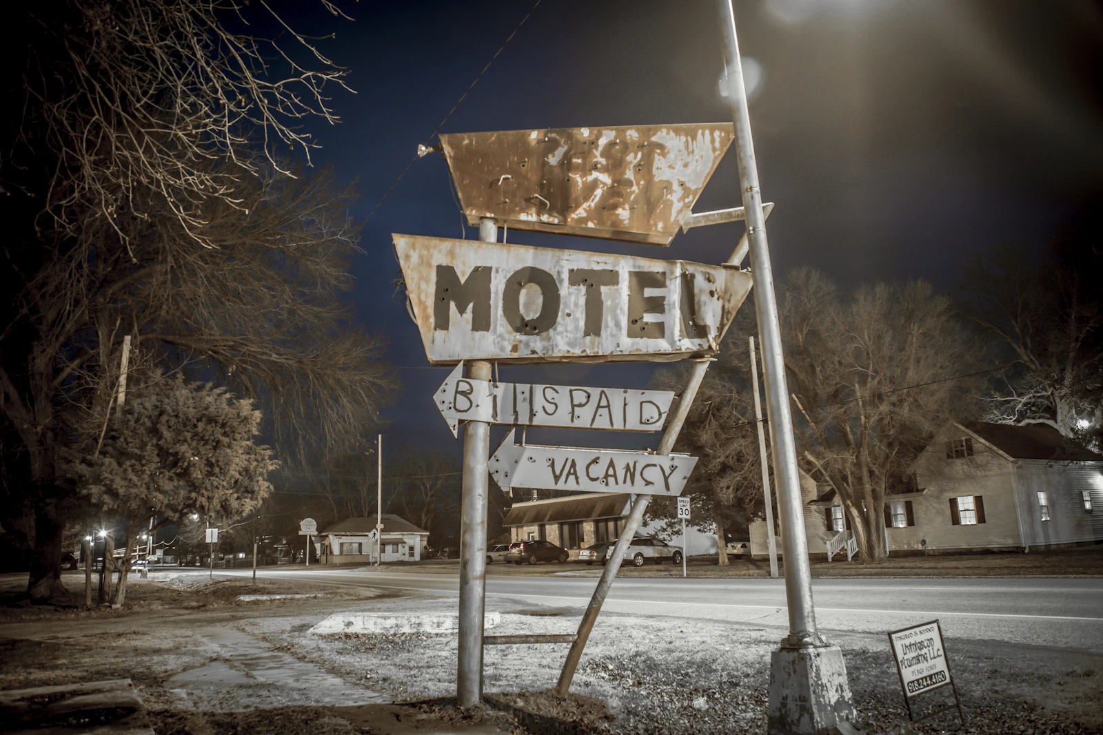 Motel-Schild an einer Straße in den USA