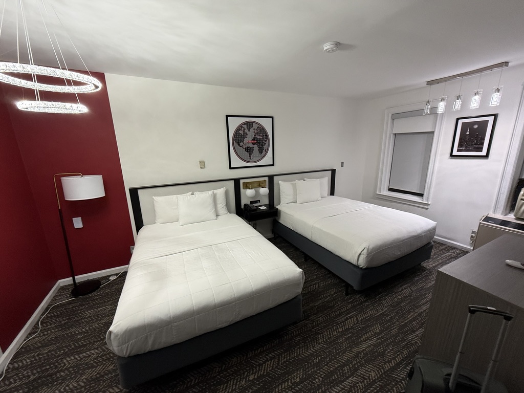 Hotelzimmer mit zwei Betten in den USA
