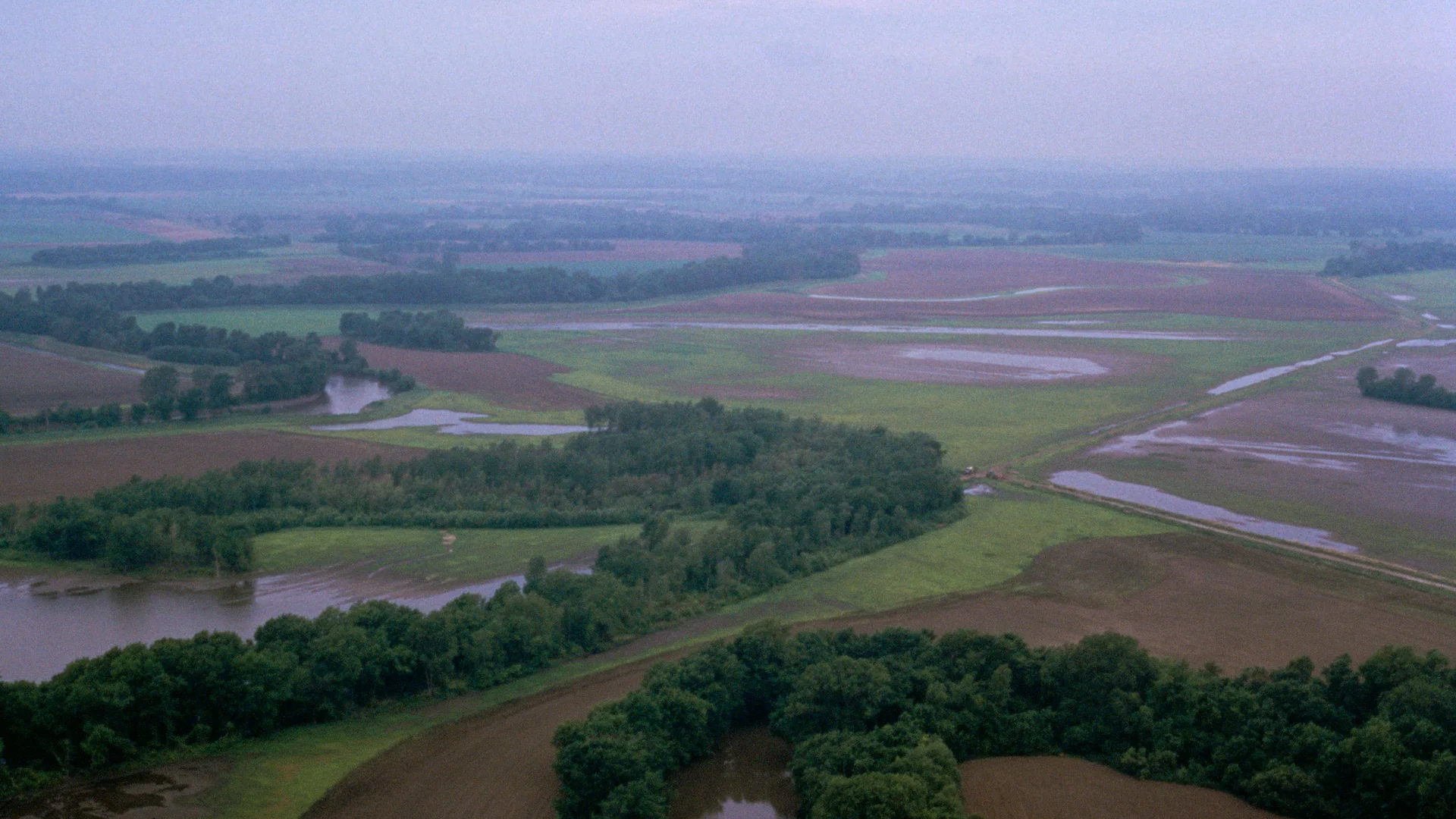 Luftbild der wiederhergestellten Feuchtgebiete im Emiquon National Wildlife Refuge in Illinois