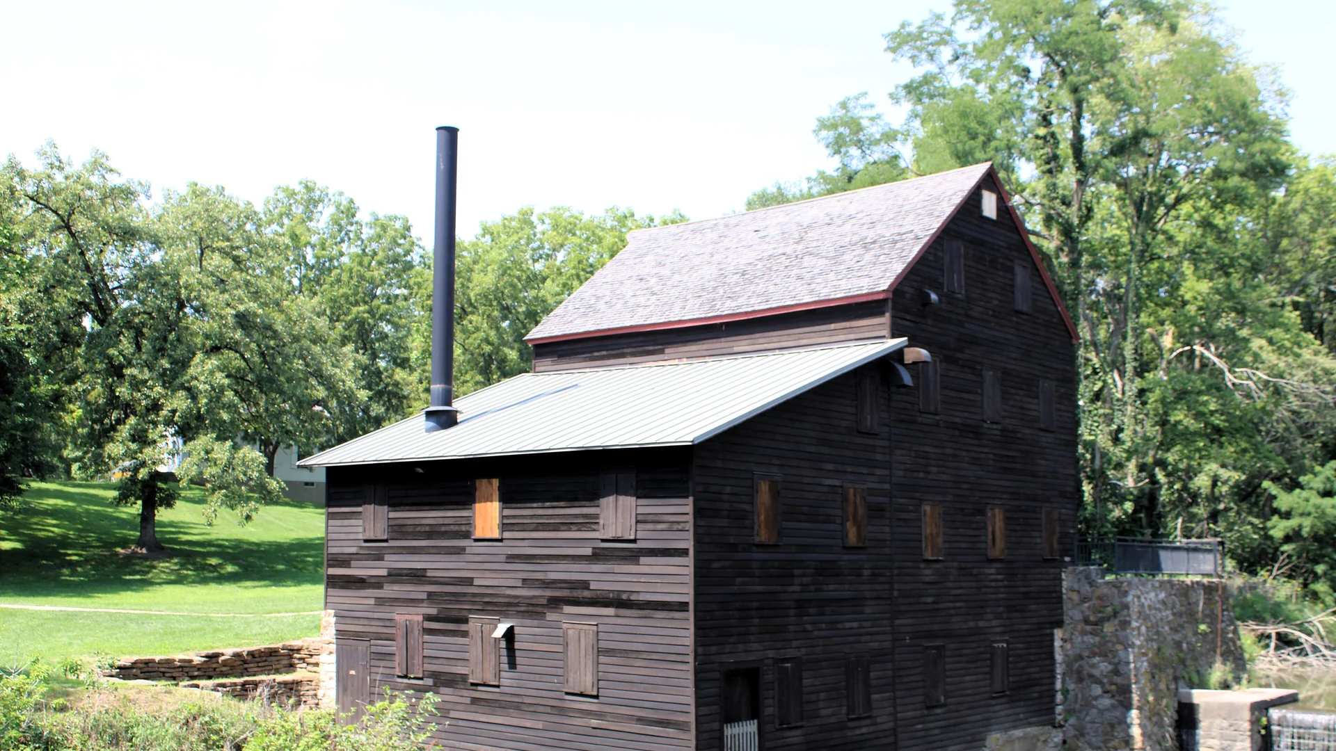 Historische Pine Creek Grist Mill im Wildcat Den State Park in Iowa