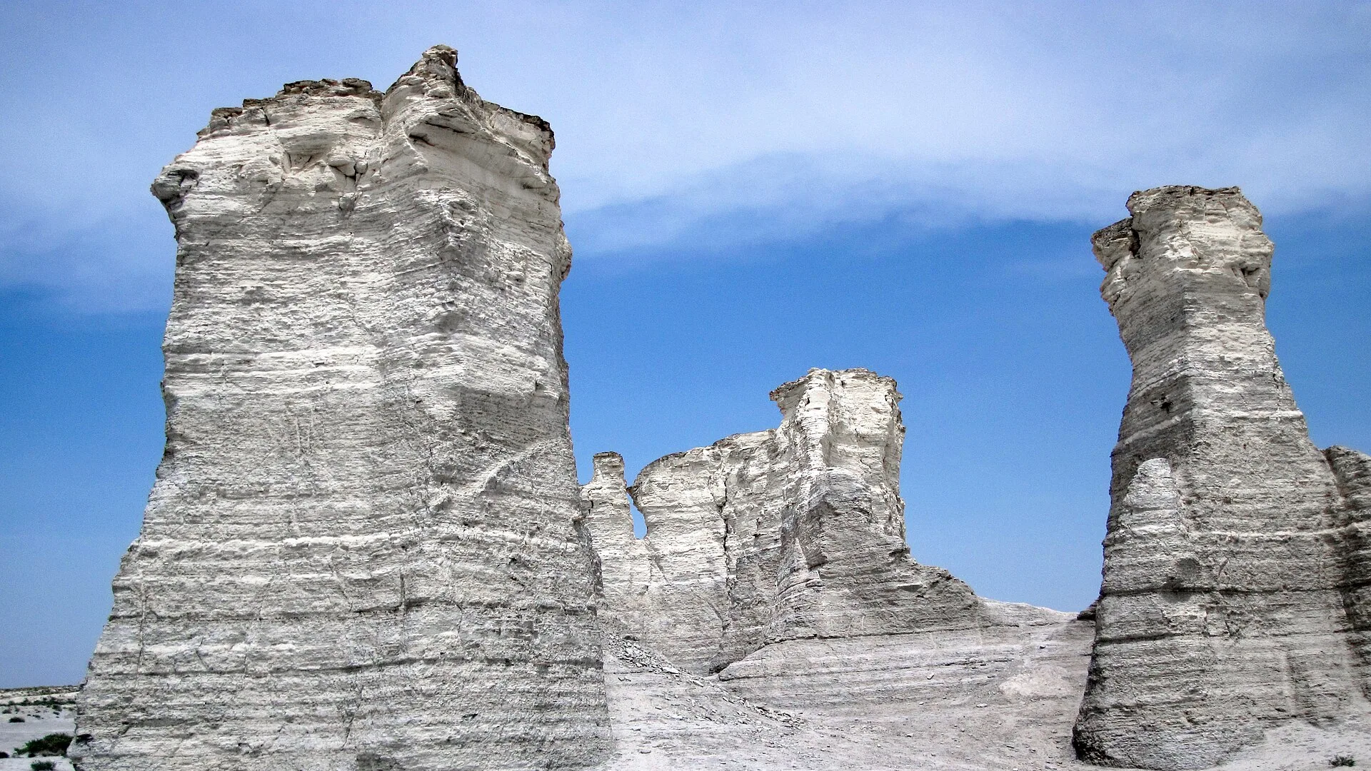 Markante geschichtete Kreideformationen bei Monument Rocks in Kansas