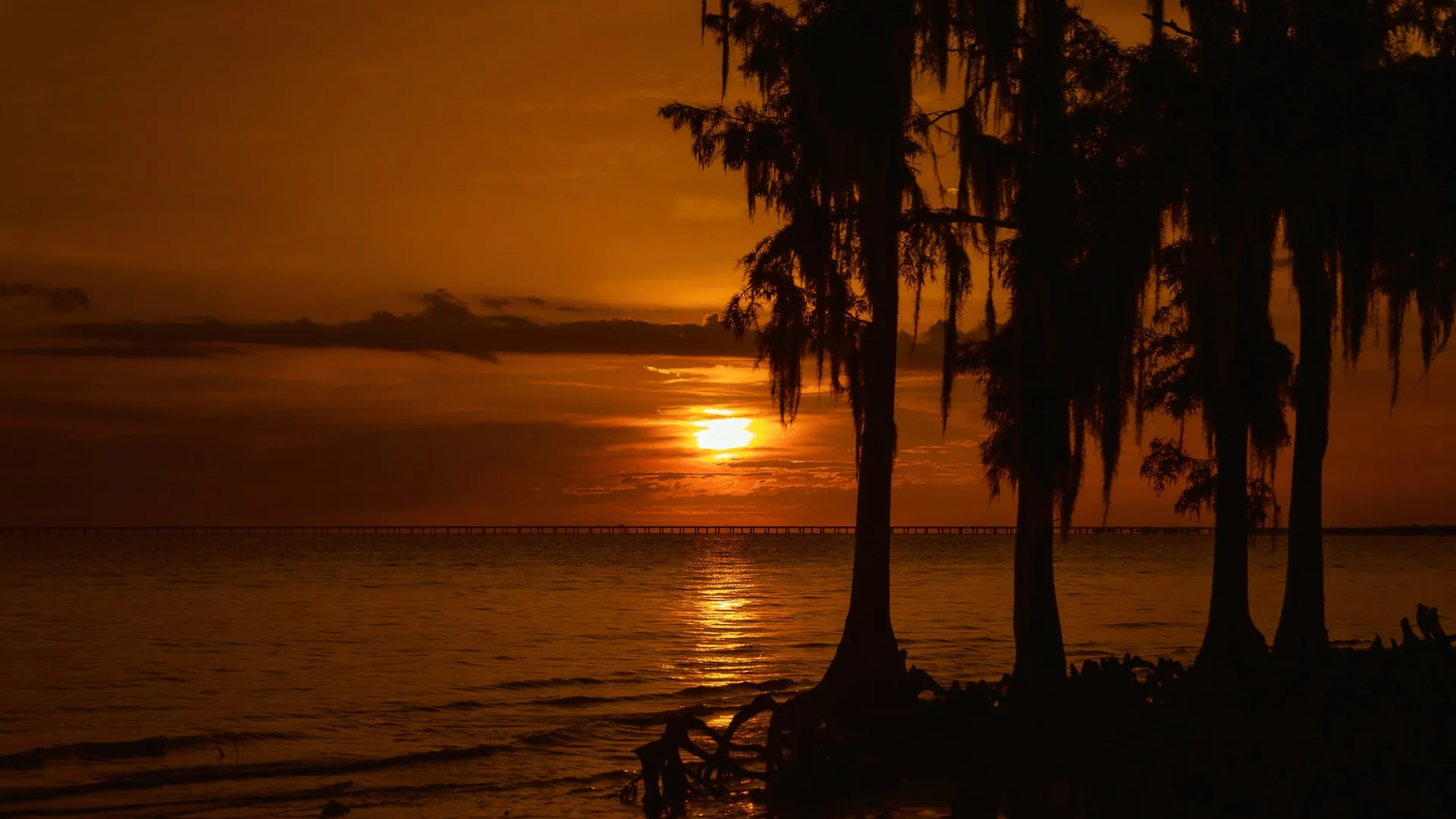 Sonnenuntergang über Lake Pontchartrain im Fontainebleau State Park