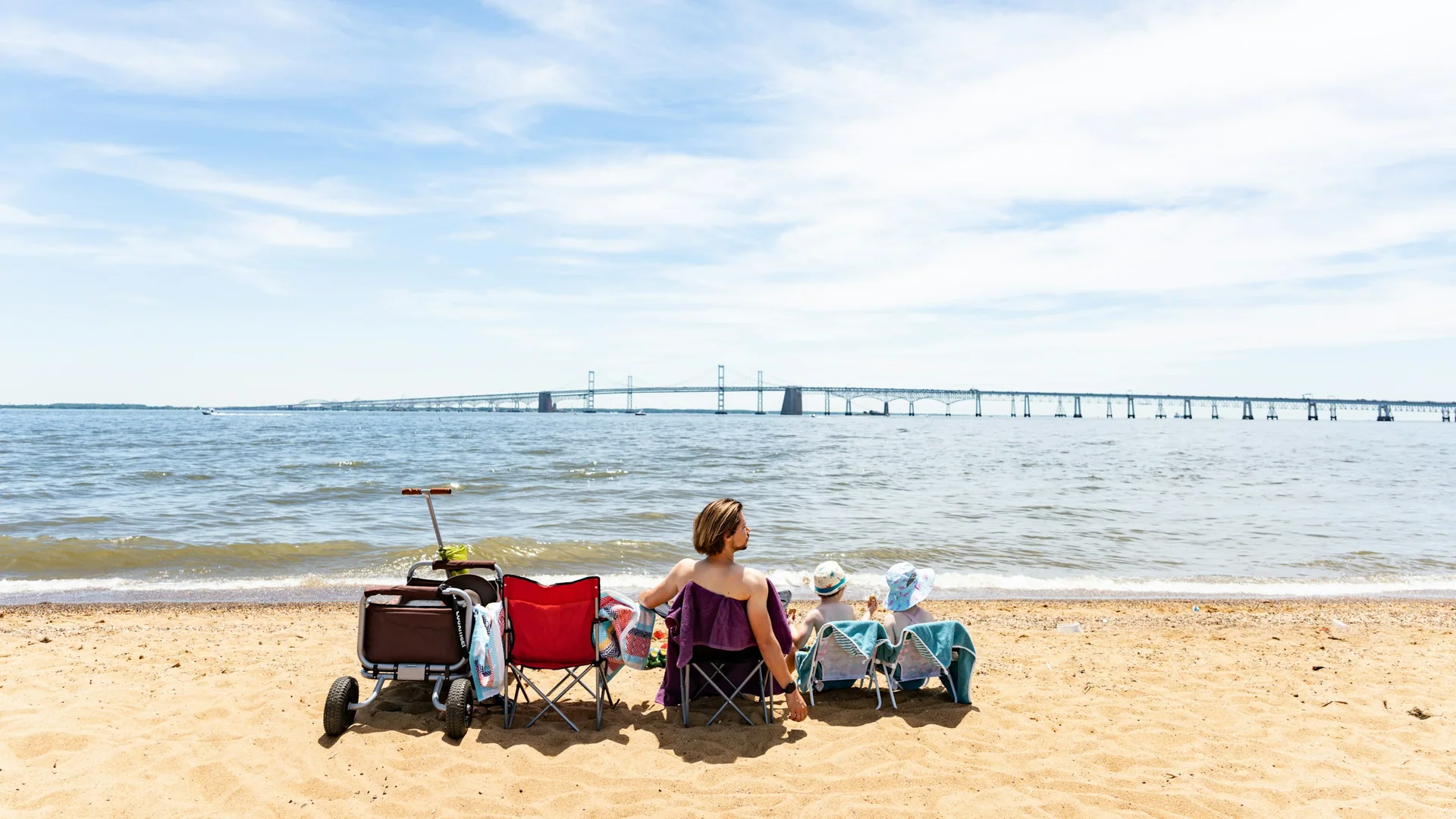 Sandstrand im Sandy Point State Park mit Blick über die Chesapeake Bay