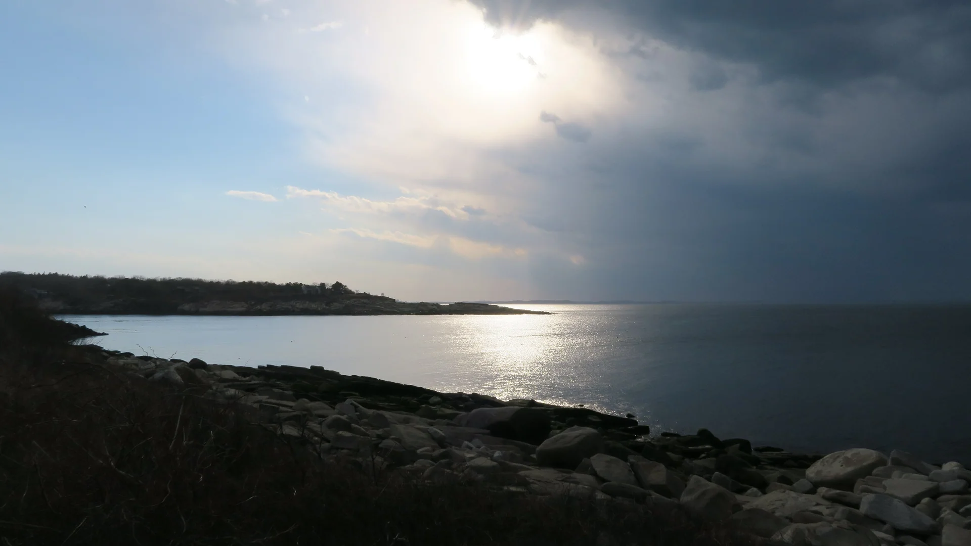 Blick vom Halibut Point State Park über die Granitküste und Folly Cove