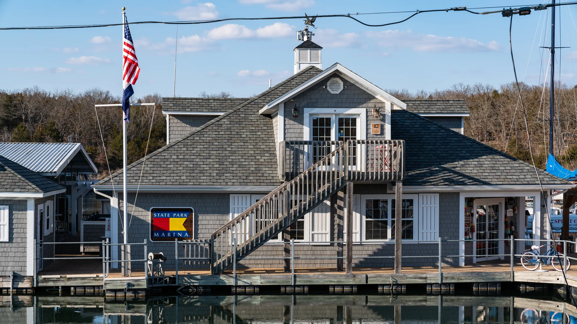 Marinagebäude und Bootsanleger im Table Rock State Park bei Branson