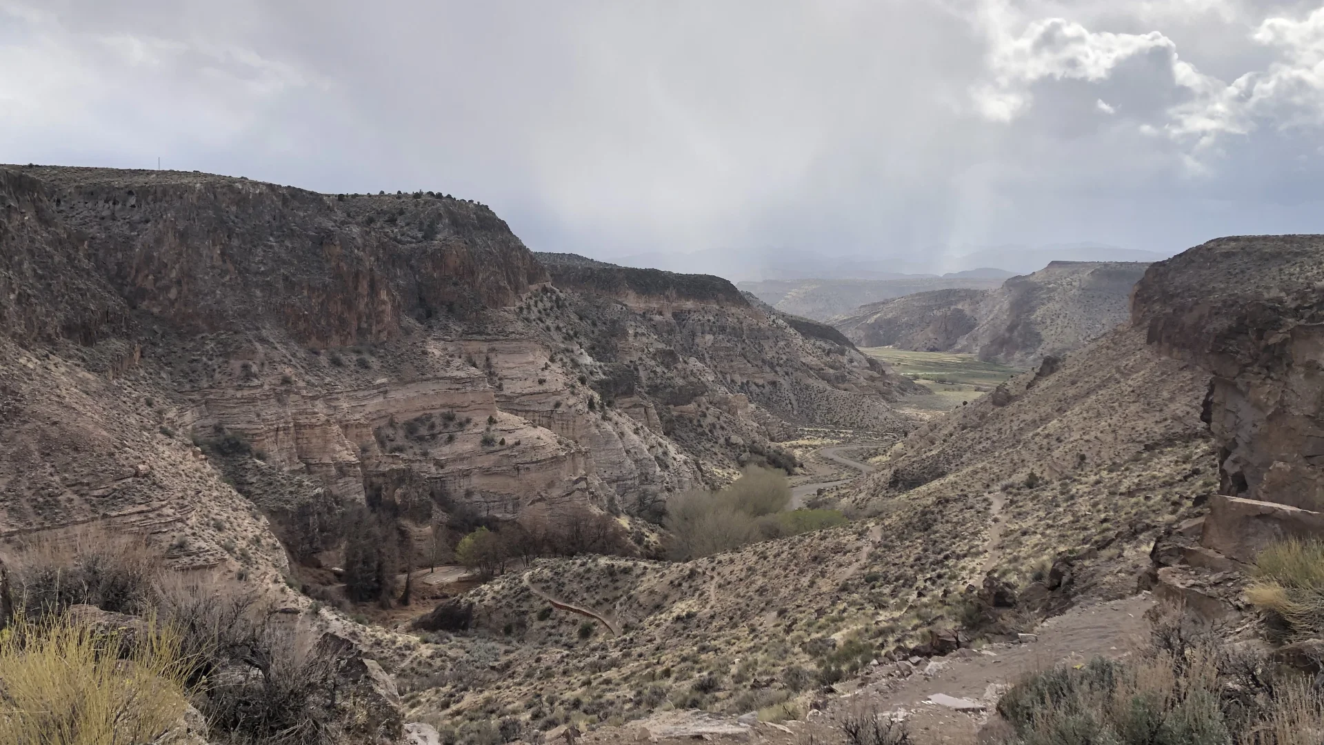 Blick durch die felsige Schlucht des Kershaw-Ryan State Park in Ost-Nevada