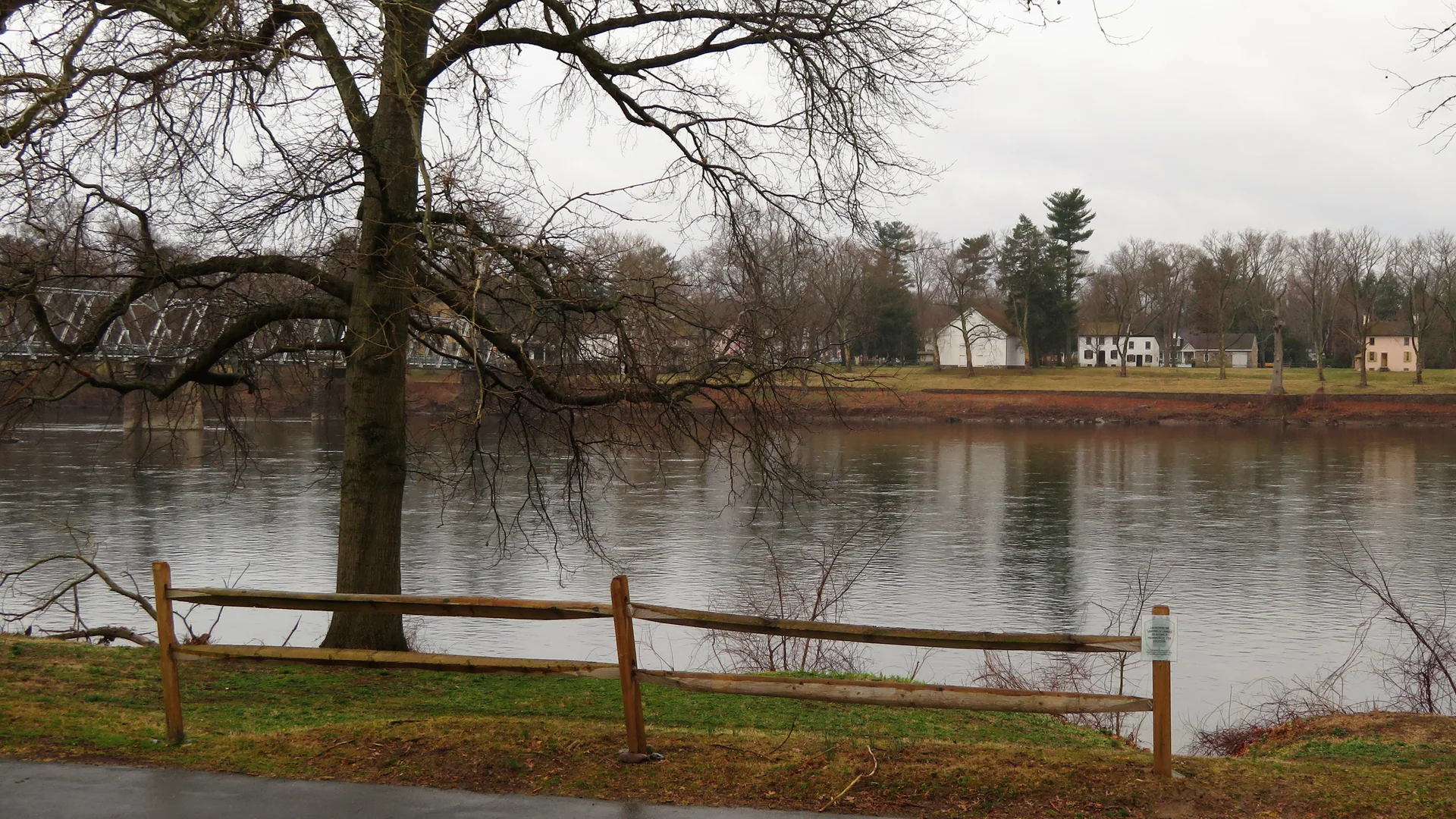 Blick über den Delaware River vom Washington Crossing State Park in New Jersey