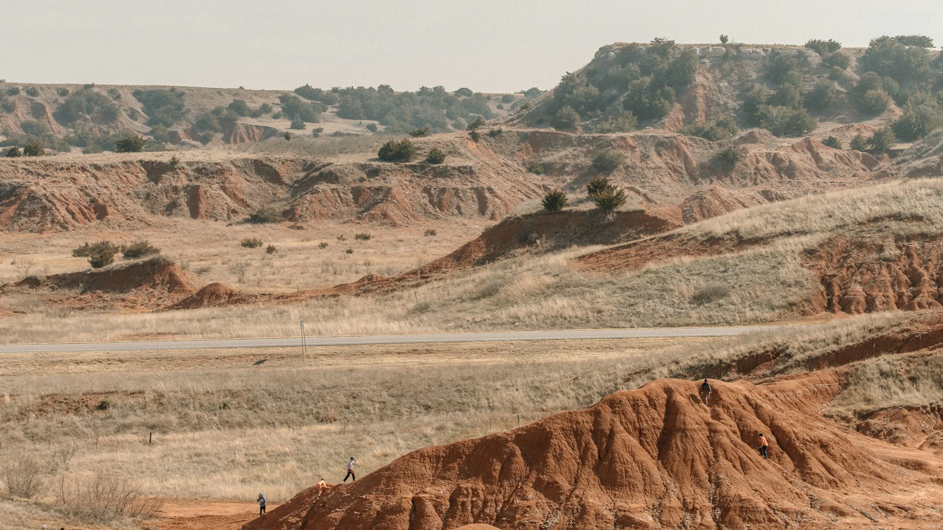 Trockene, rötlich gefurchte Hügellandschaft im Black-Mesa-Gebiet des Oklahoma Panhandle
