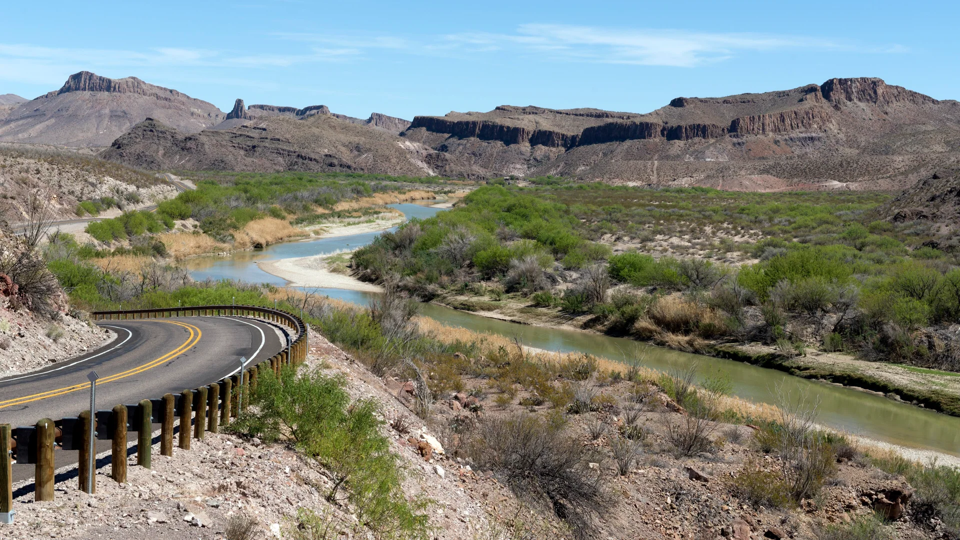 Texas State Route 170 folgt dem Rio Grande durch den Big Bend Ranch State Park