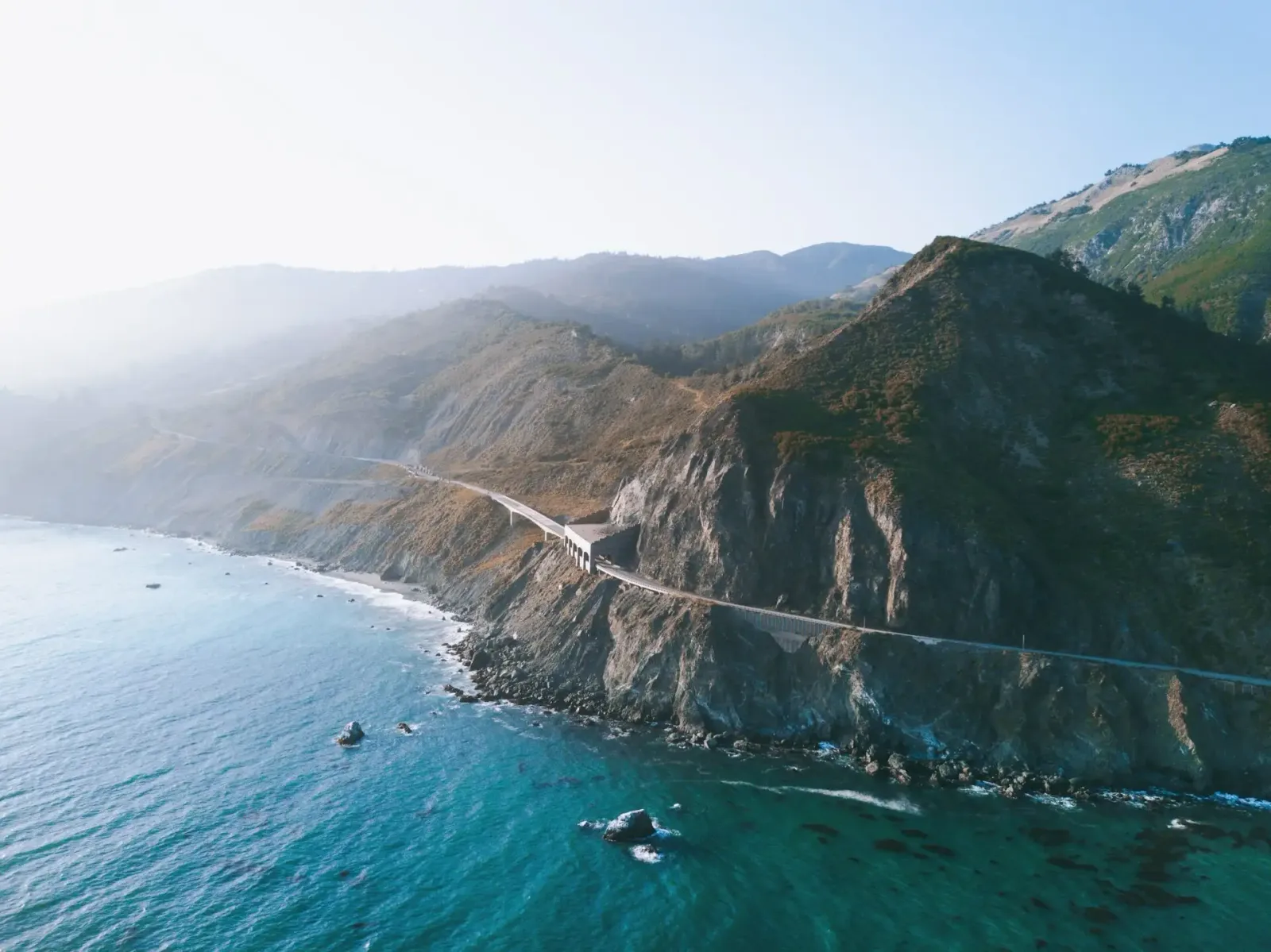 Küstenlandschaft bei Big Sur als Symbolbild für aktuelle Highway-1-Hinweise