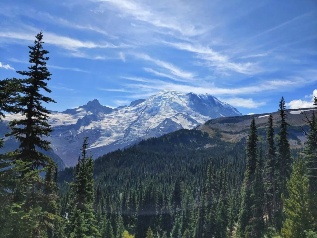Blick auf Mount Rainier als Symbolbild für aktuelle Hinweise im pazifischen Nordwesten