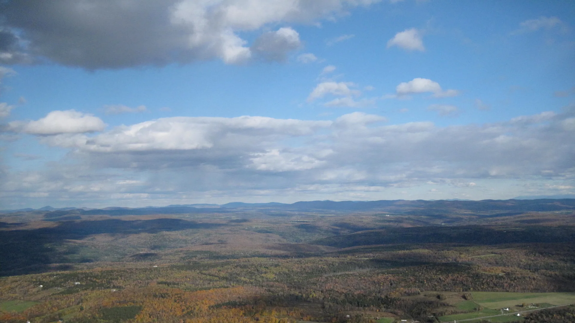 Weite Berglandschaft vom Elmore Mountain im Elmore State Park
