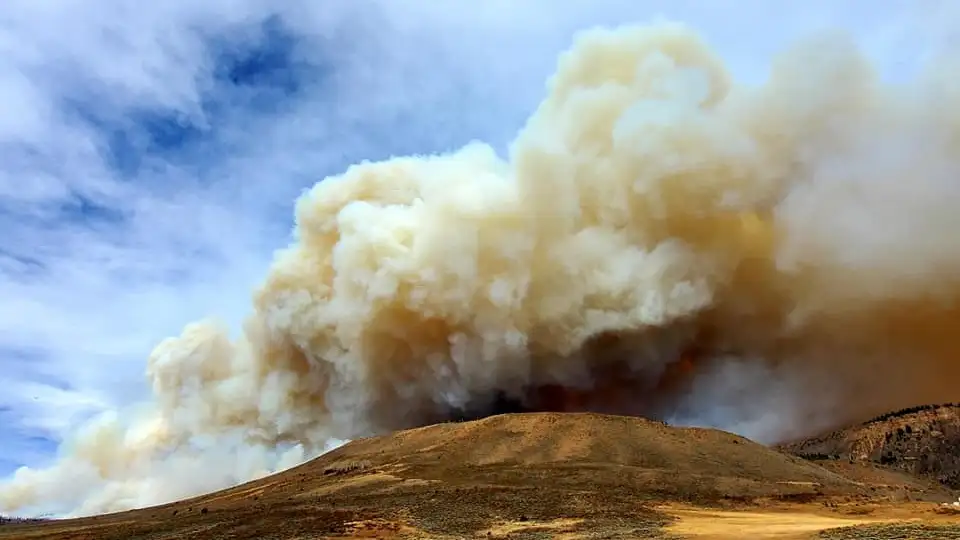 Wildfire Smoke im Westen: Was Reisende jetzt prüfen sollten