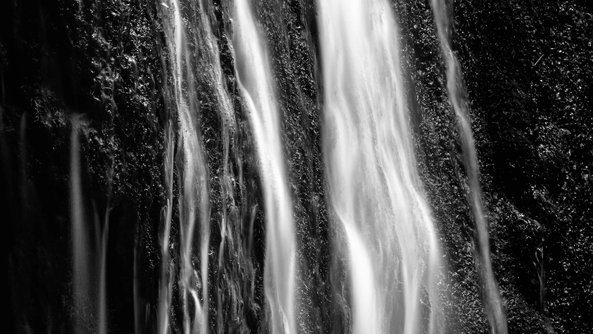 Nahaufnahme des fallenden Wassers an Stephen’s Falls im Governor Dodge State Park