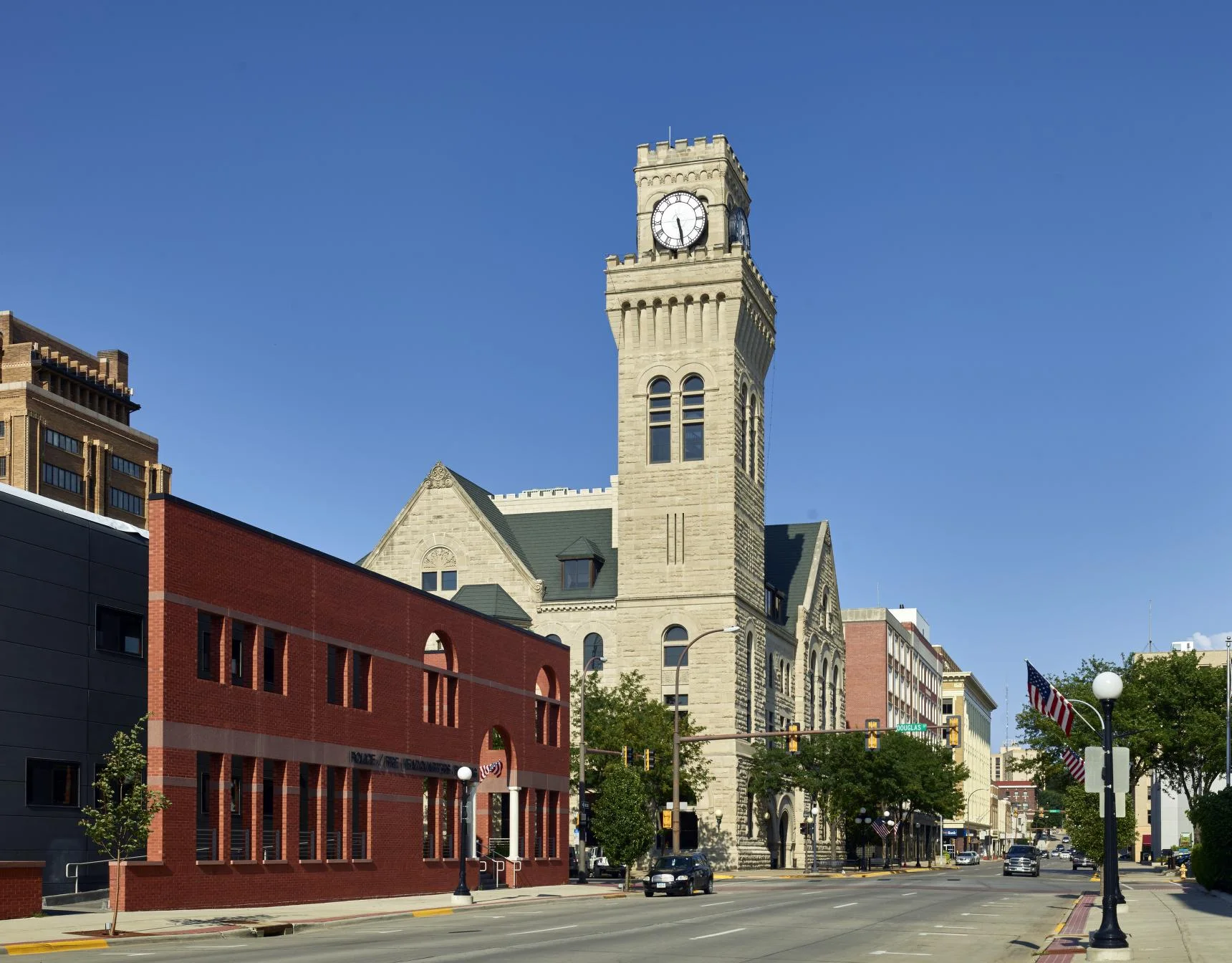 The structure was Sioux City's first federal building, as a post office and government office building, completed in 1897. The building is an example of Richardsonian Romanesque architecture, a style developed in the last half of the 19th century.