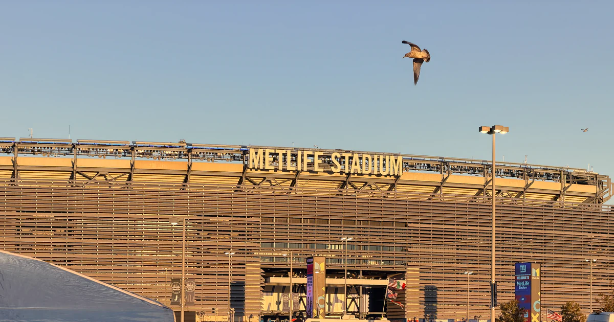 Fassade des MetLife Stadium am frühen Abend