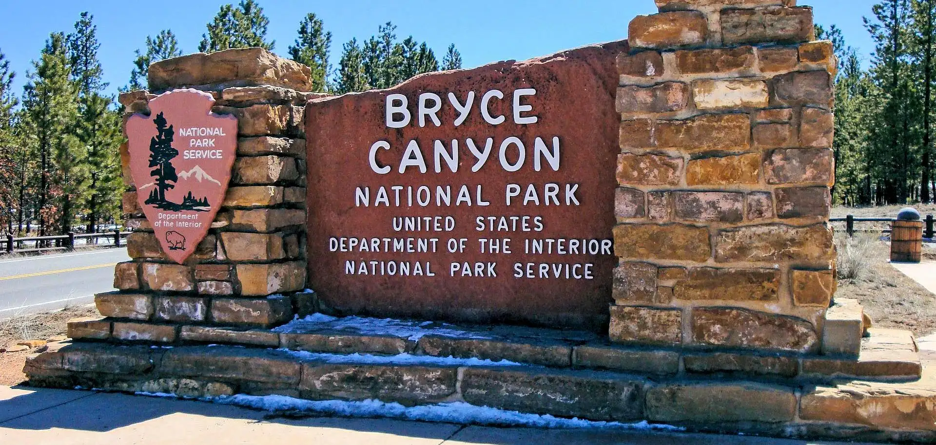 Eingangsschild des Bryce Canyon National Park
