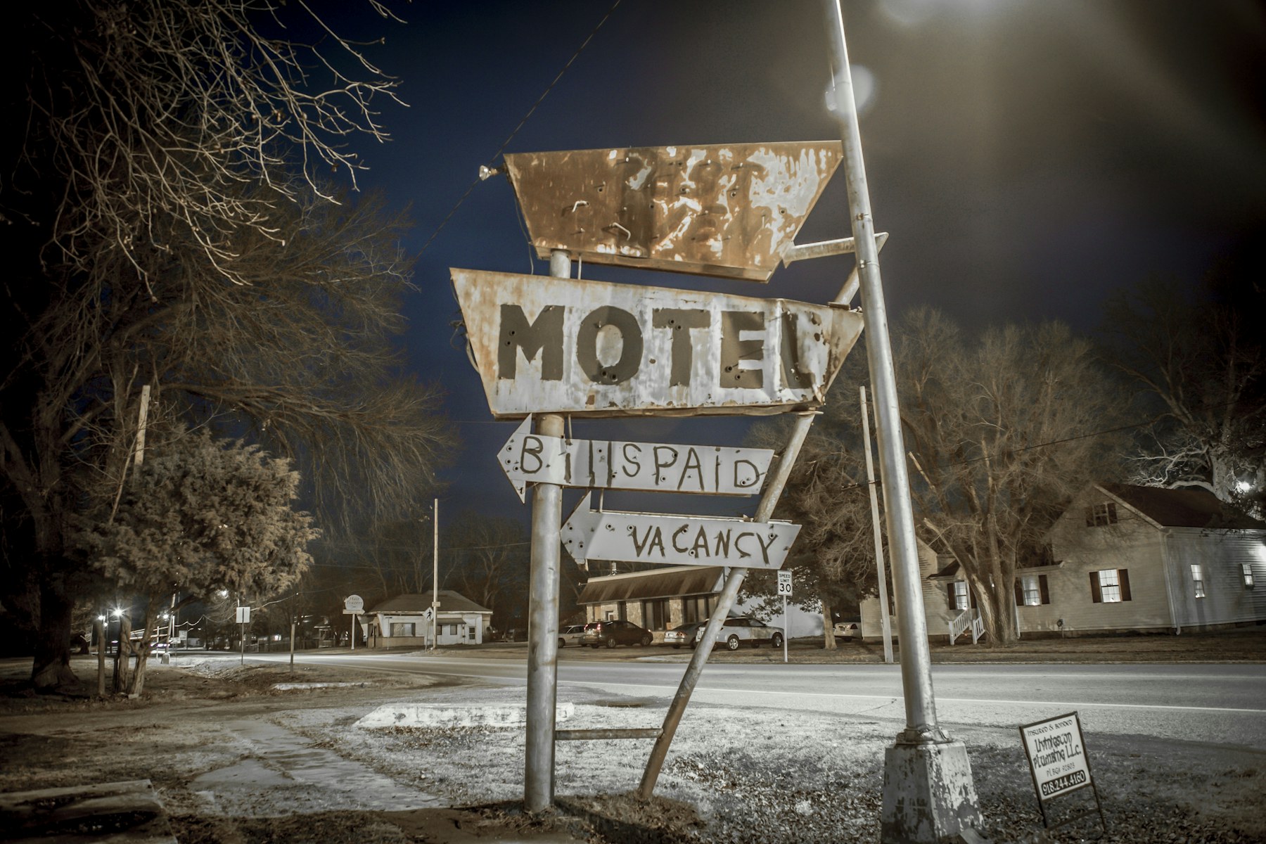 Motel-Schild an einer Straße in den USA