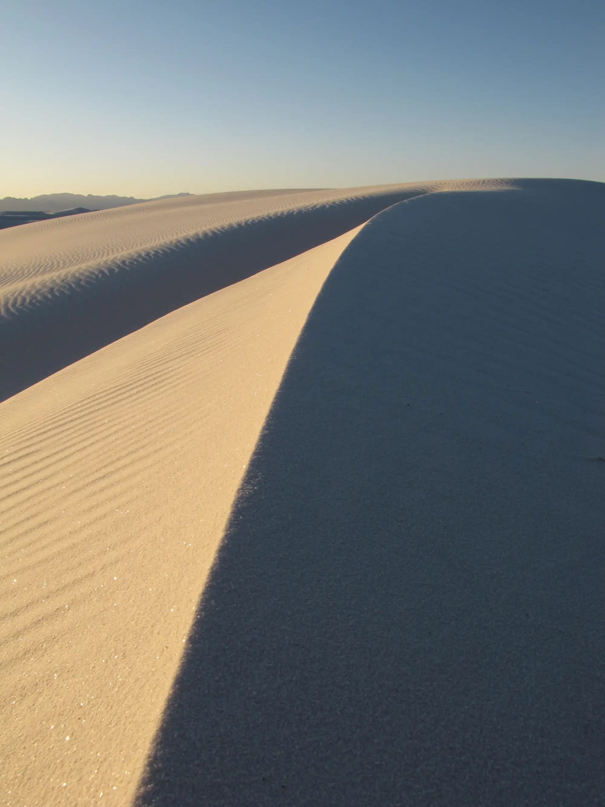 Sandduene mit Licht und Schatten in White Sands