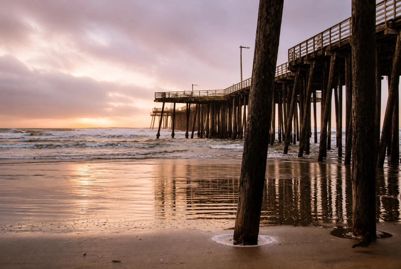 Pismo Beach Pier bei Sonnenuntergang als Küstenausflug von San Luis Obispo