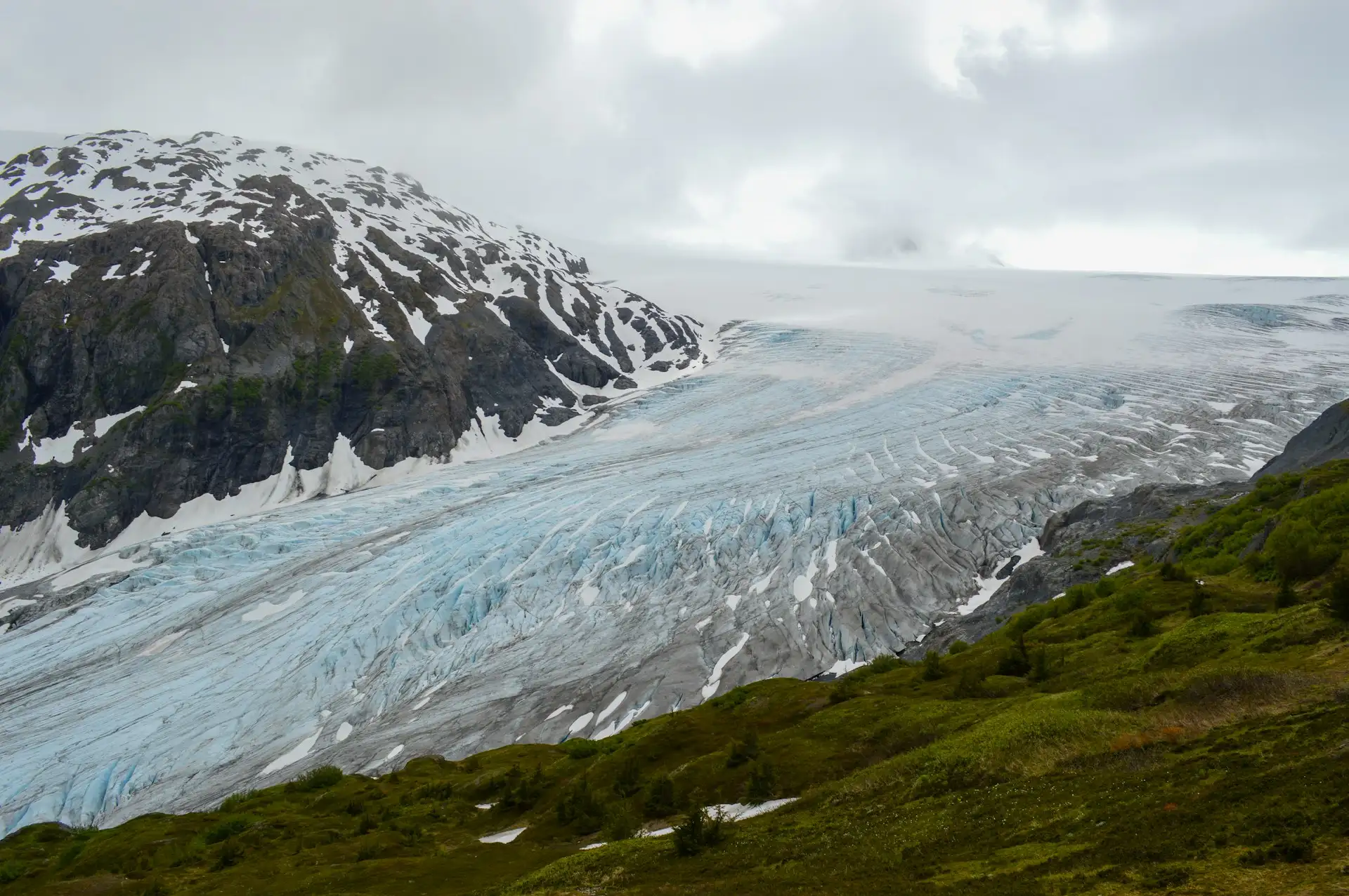 Kenai Fjords National Park mit Wasser und Bergen