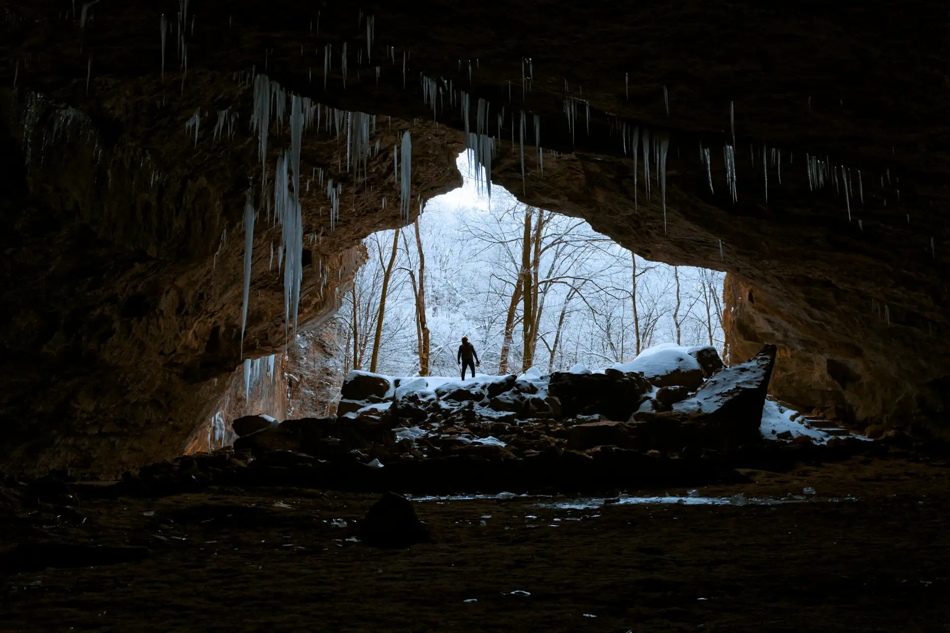 Fels- und Höhlenlandschaft im Maquoketa Caves State Park in Iowa