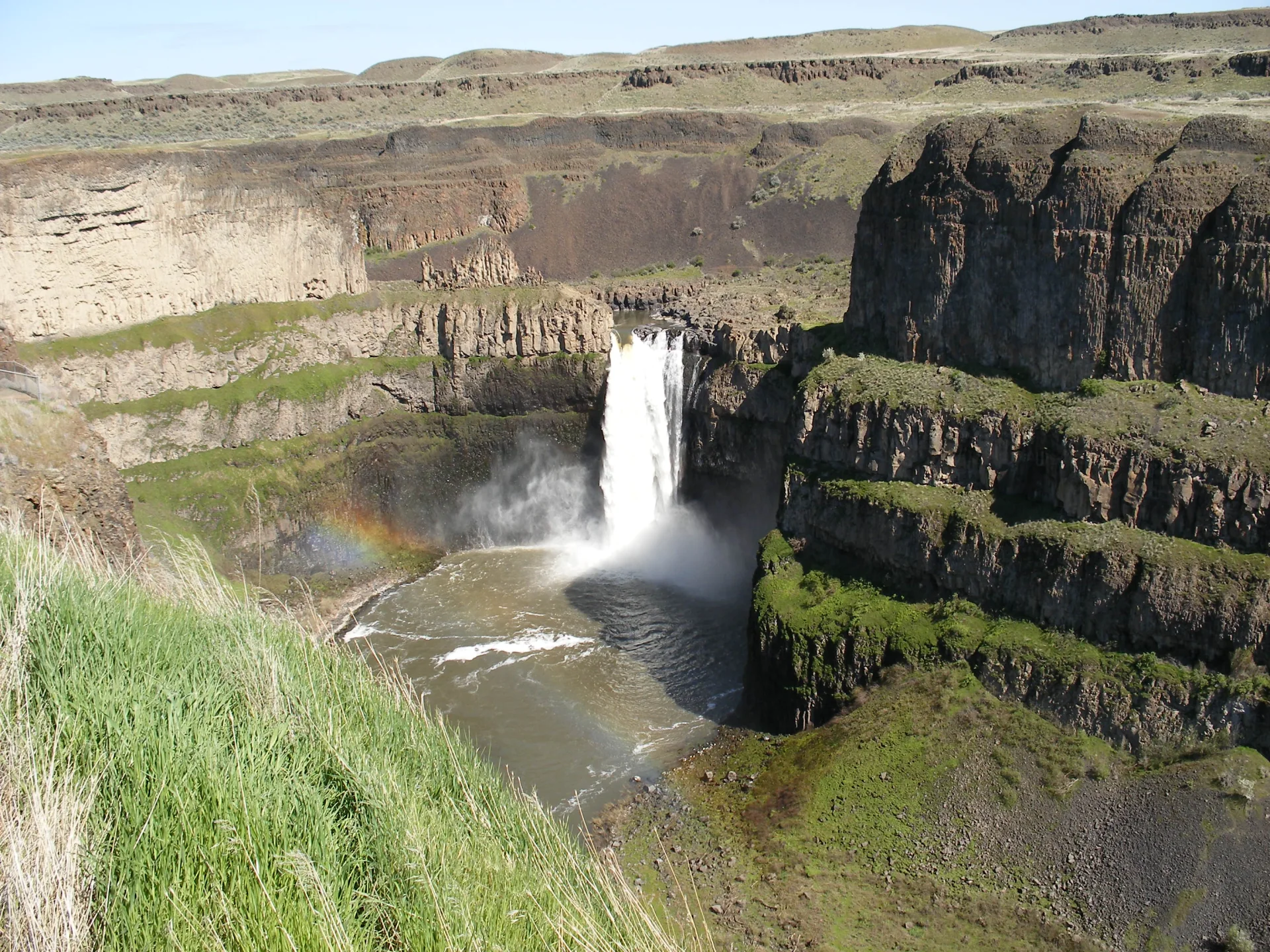Palouse Falls in einem Basaltcanyon im Osten Washingtons